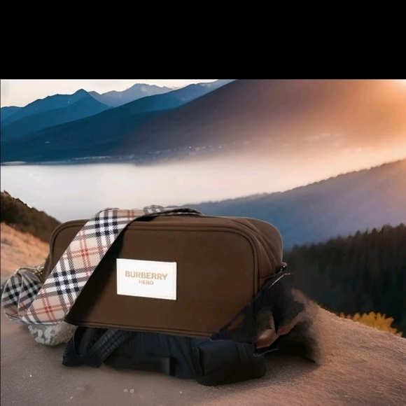 Burberry Pouch converted into to shoulder bag or cross body - Picture 2 of 5